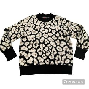Vince Camuto Sweater Animal Print Size Small 
Excellent condition